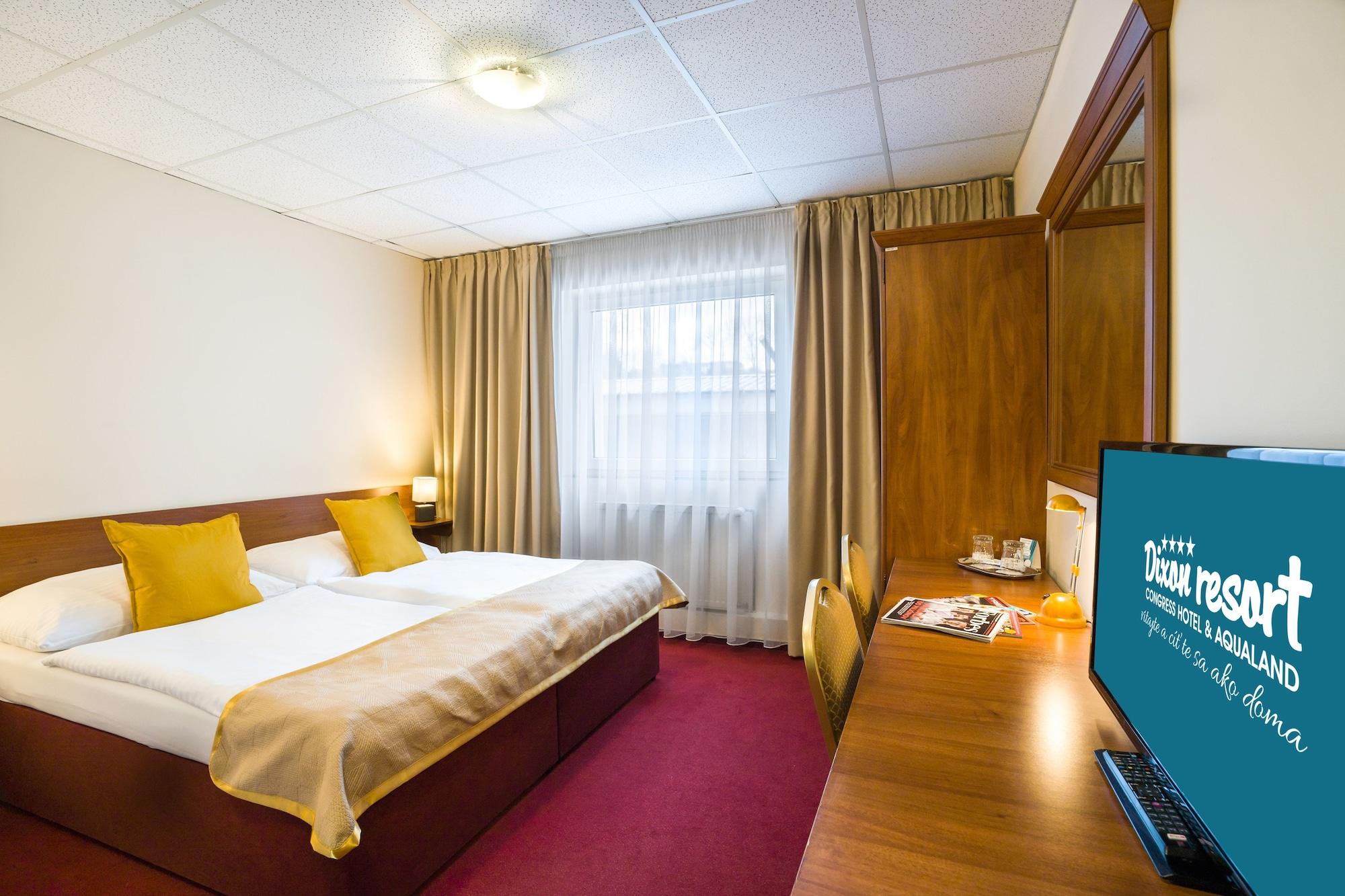 Hotel Dixon So Vstupom Do Bazena A Virivky Zdarma - Free Entrance To Pool And Jacuzzi Included Banská Bystrica Extérieur photo
