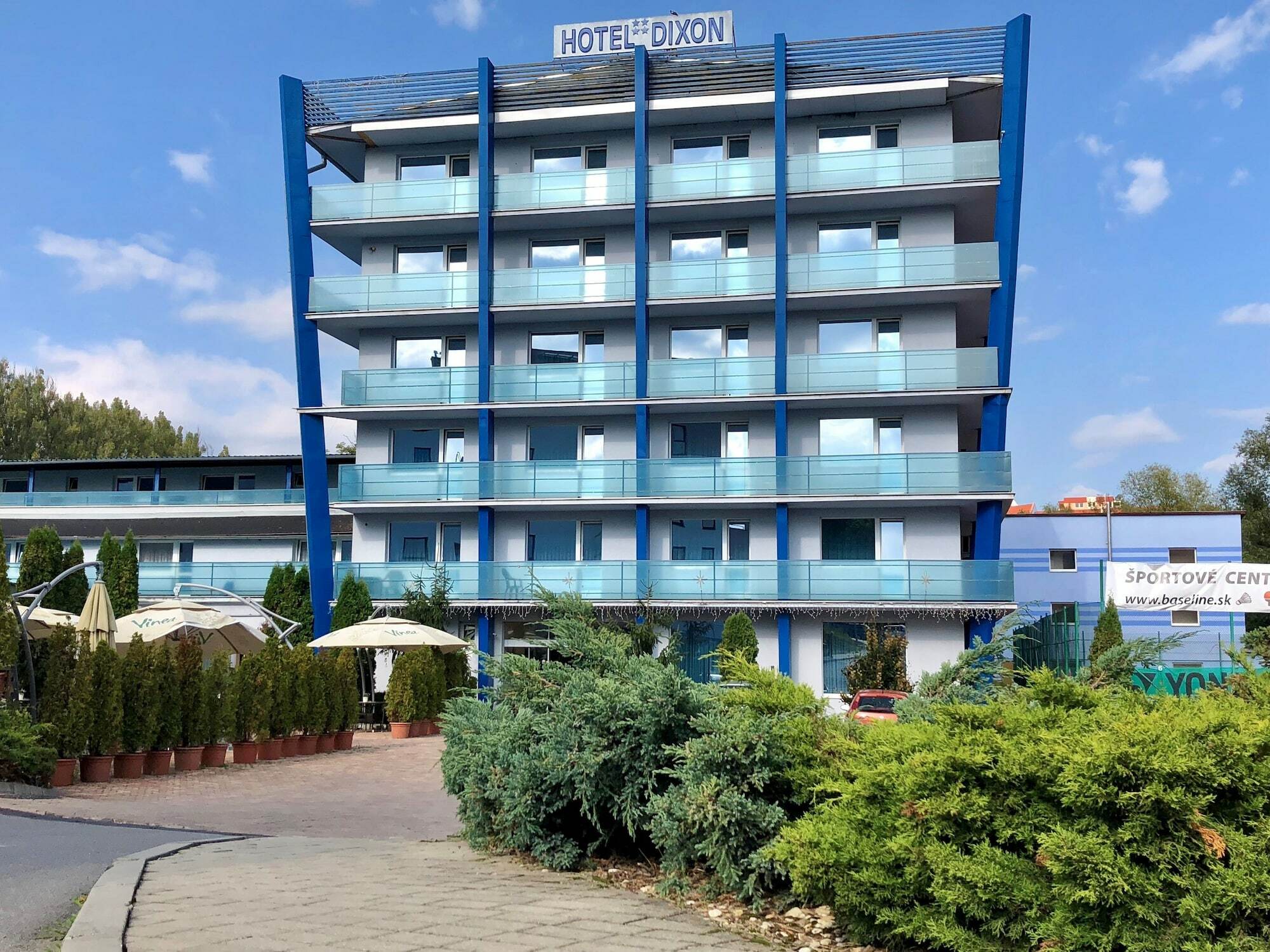 Hotel Dixon So Vstupom Do Bazena A Virivky Zdarma - Free Entrance To Pool And Jacuzzi Included Banská Bystrica Extérieur photo