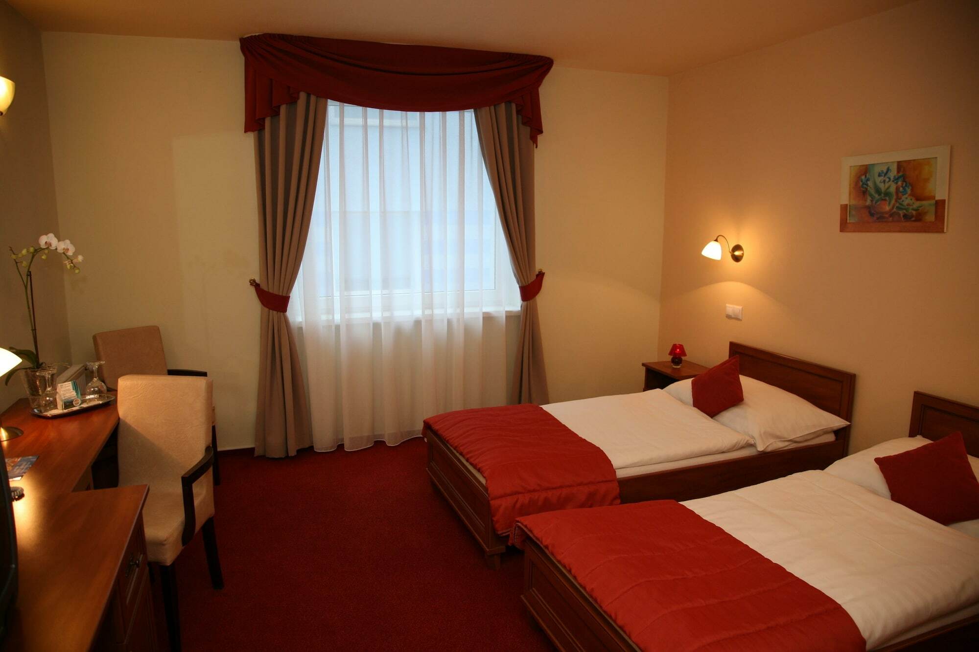 Hotel Dixon So Vstupom Do Bazena A Virivky Zdarma - Free Entrance To Pool And Jacuzzi Included Banská Bystrica Extérieur photo
