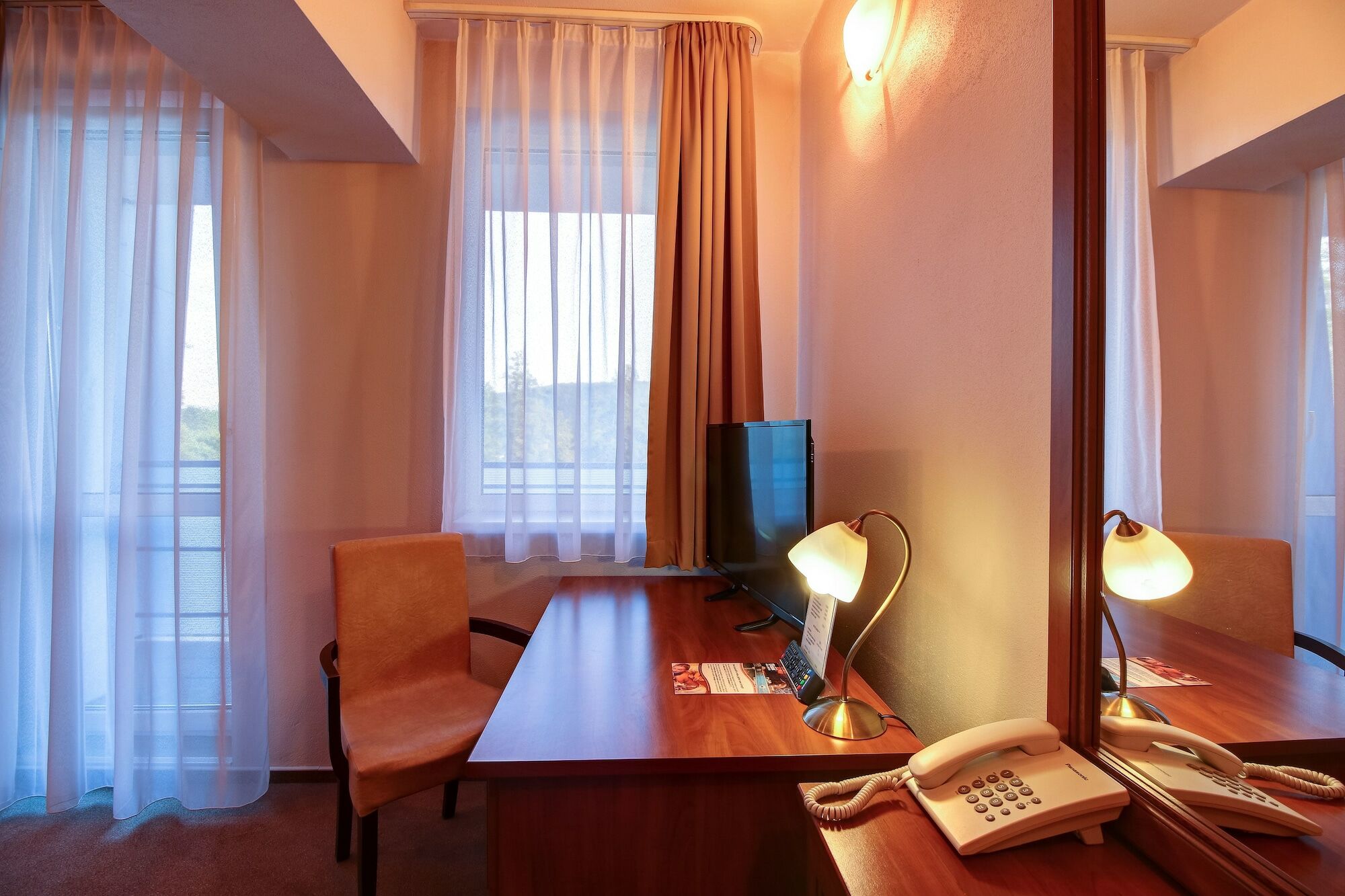 Hotel Dixon So Vstupom Do Bazena A Virivky Zdarma - Free Entrance To Pool And Jacuzzi Included Banská Bystrica Extérieur photo
