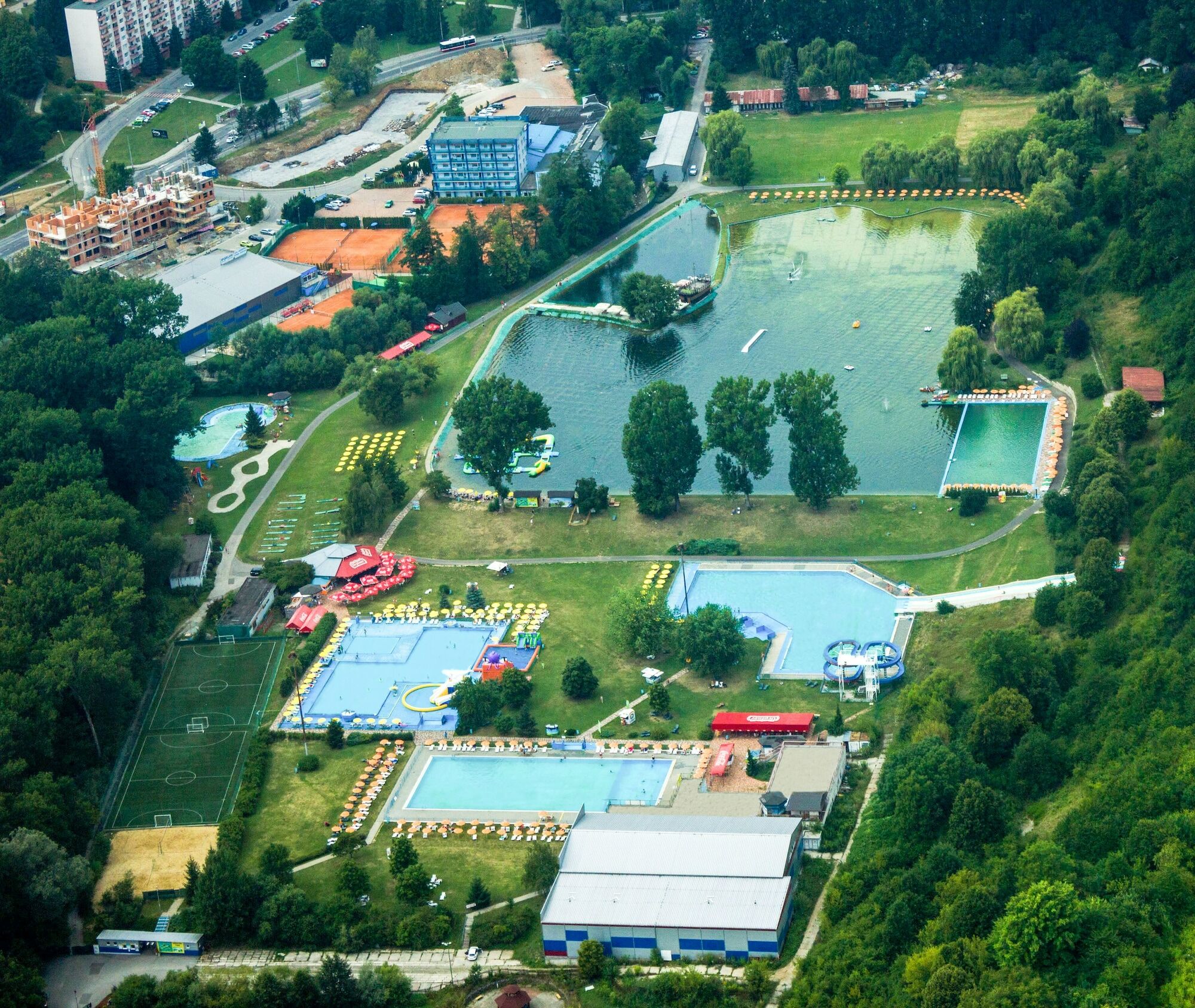Hotel Dixon So Vstupom Do Bazena A Virivky Zdarma - Free Entrance To Pool And Jacuzzi Included Banská Bystrica Extérieur photo