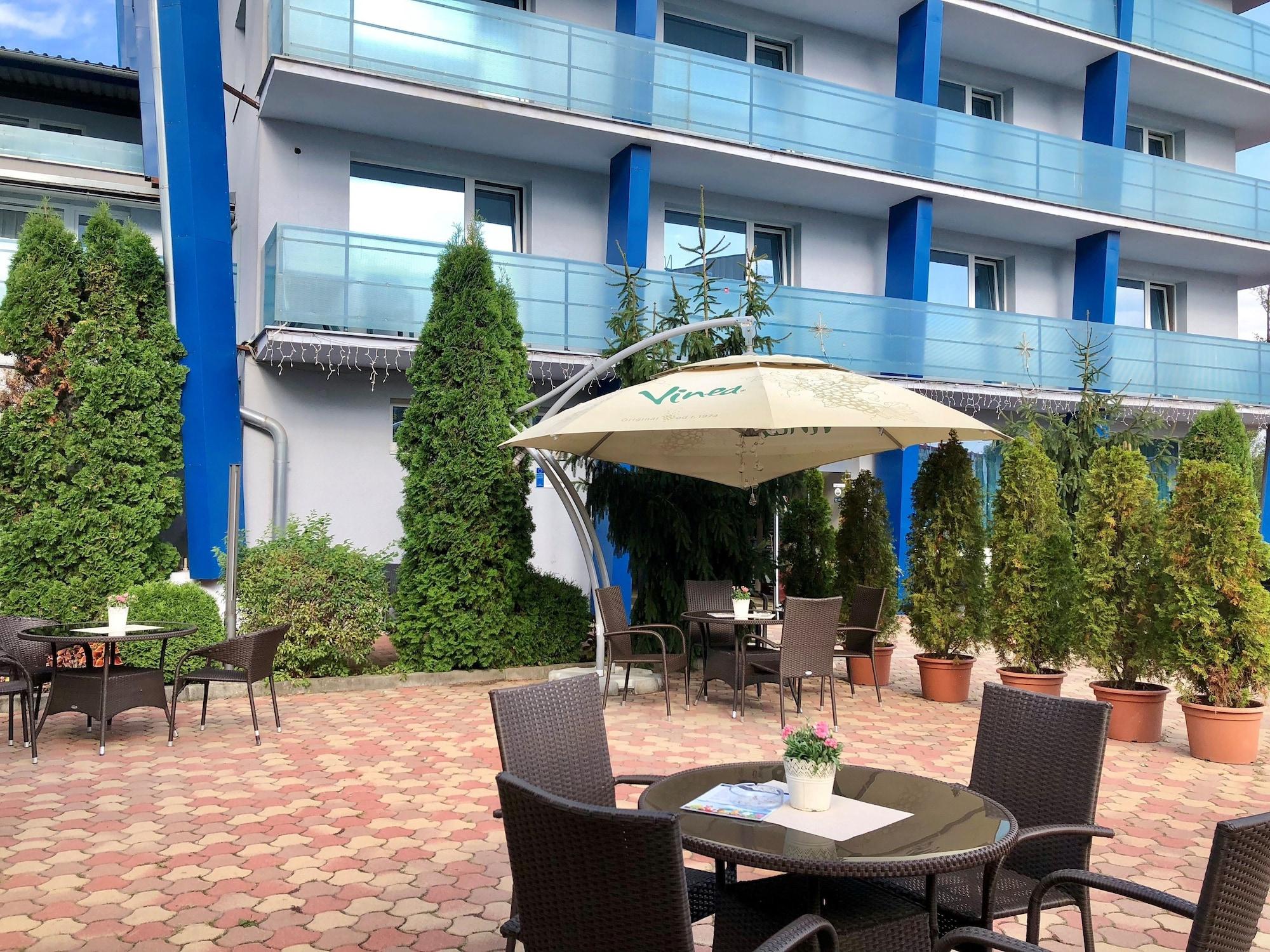 Hotel Dixon So Vstupom Do Bazena A Virivky Zdarma - Free Entrance To Pool And Jacuzzi Included Banská Bystrica Extérieur photo
